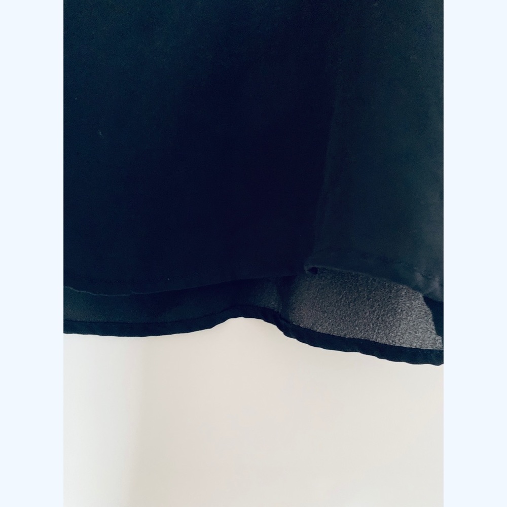 🖤Lily white black spaghetti strap top - Picture 4 of 5